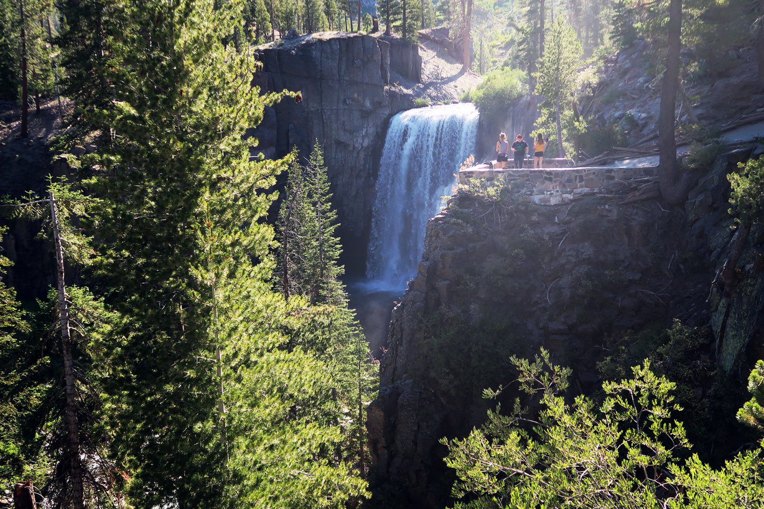 Devil's Postpile and Rainbow Falls (Mammoth Lakes) - dismal wilderness