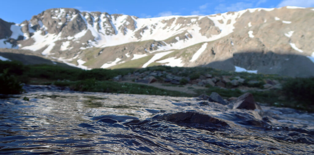 A snow-packed ridgeline East of Missouri Mountain's summit. The true summit sits far back in its basin.
