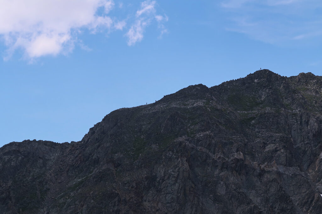 Tiny hikers dotting the East Ridge up Father Dyer.